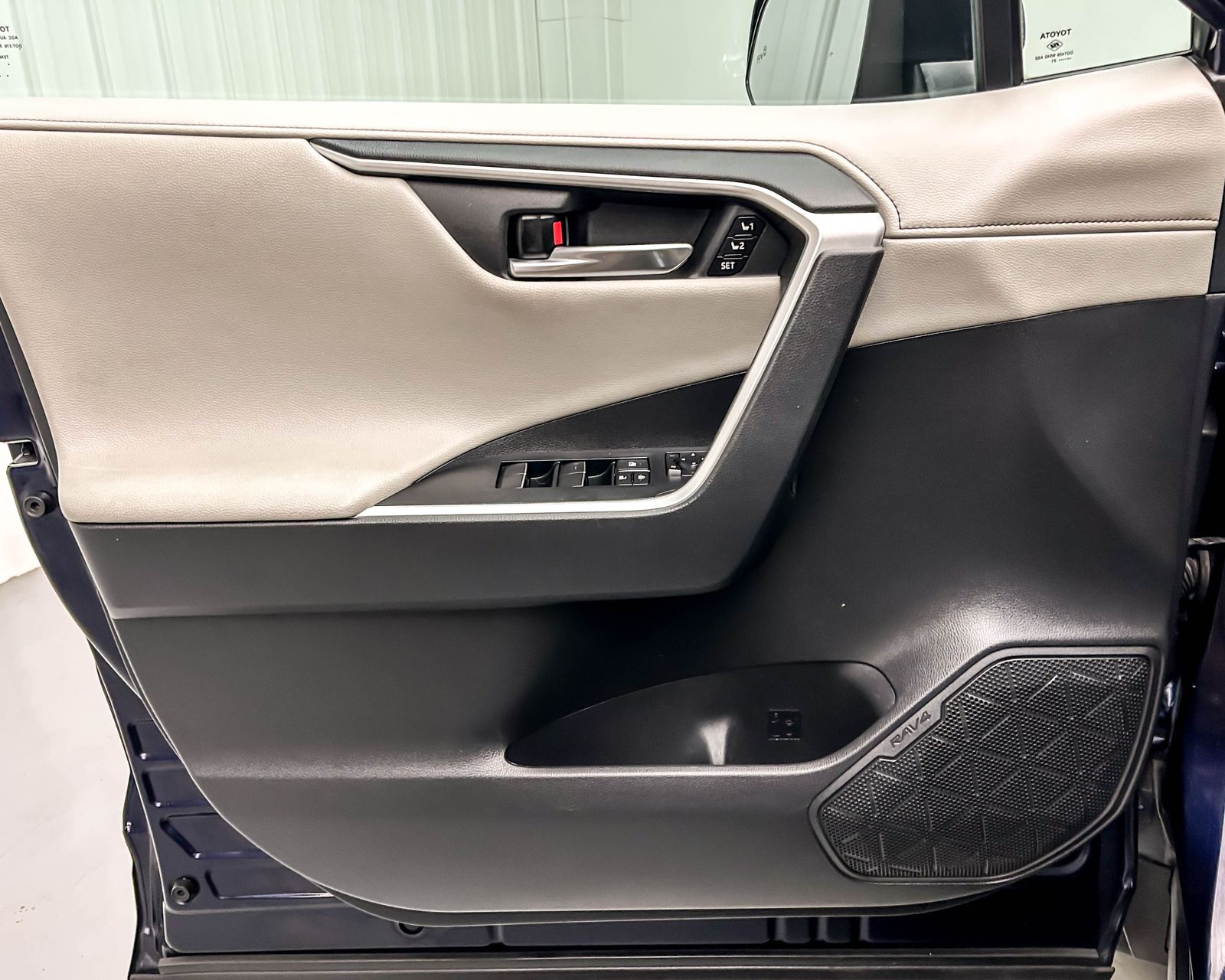 2021 Toyota RAV4 Hybrid Limited photo 8