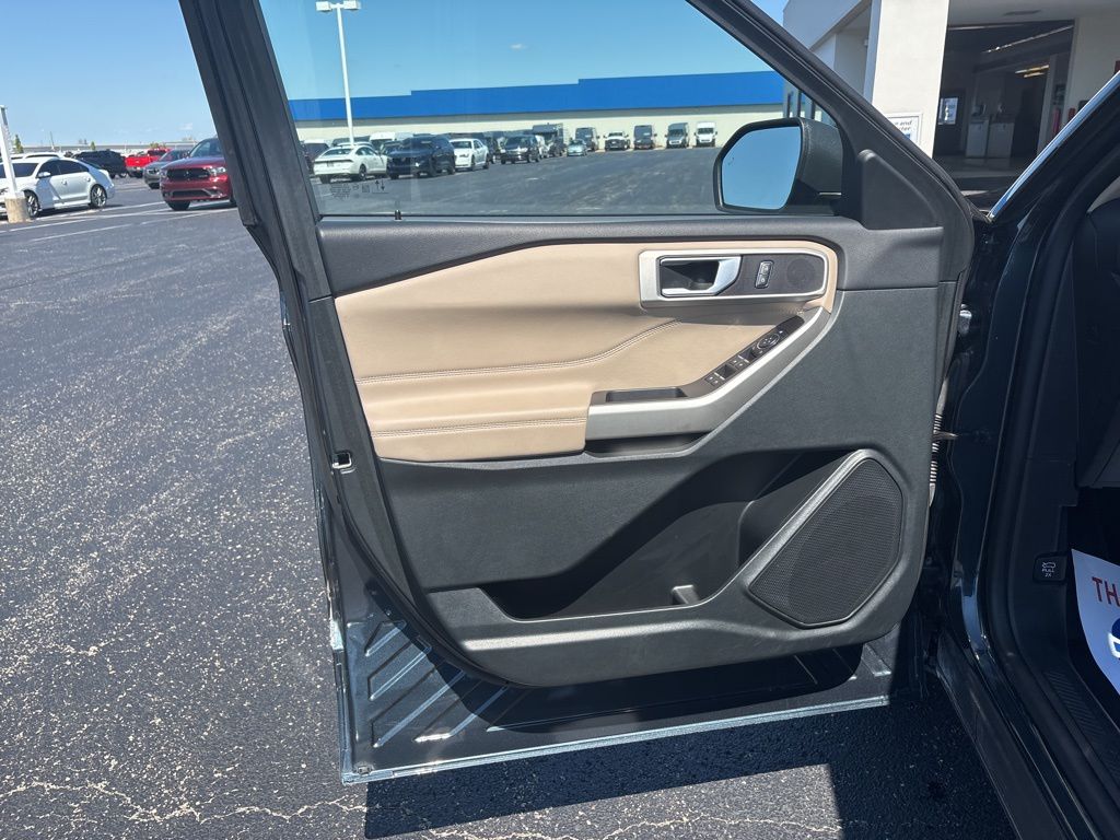 2023 Ford Explorer XLT photo 20