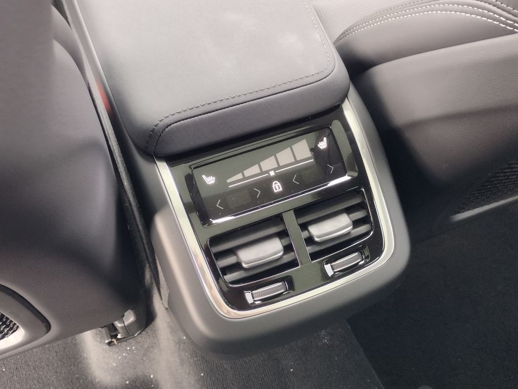 2026 VOLVO XC60 - Image 20