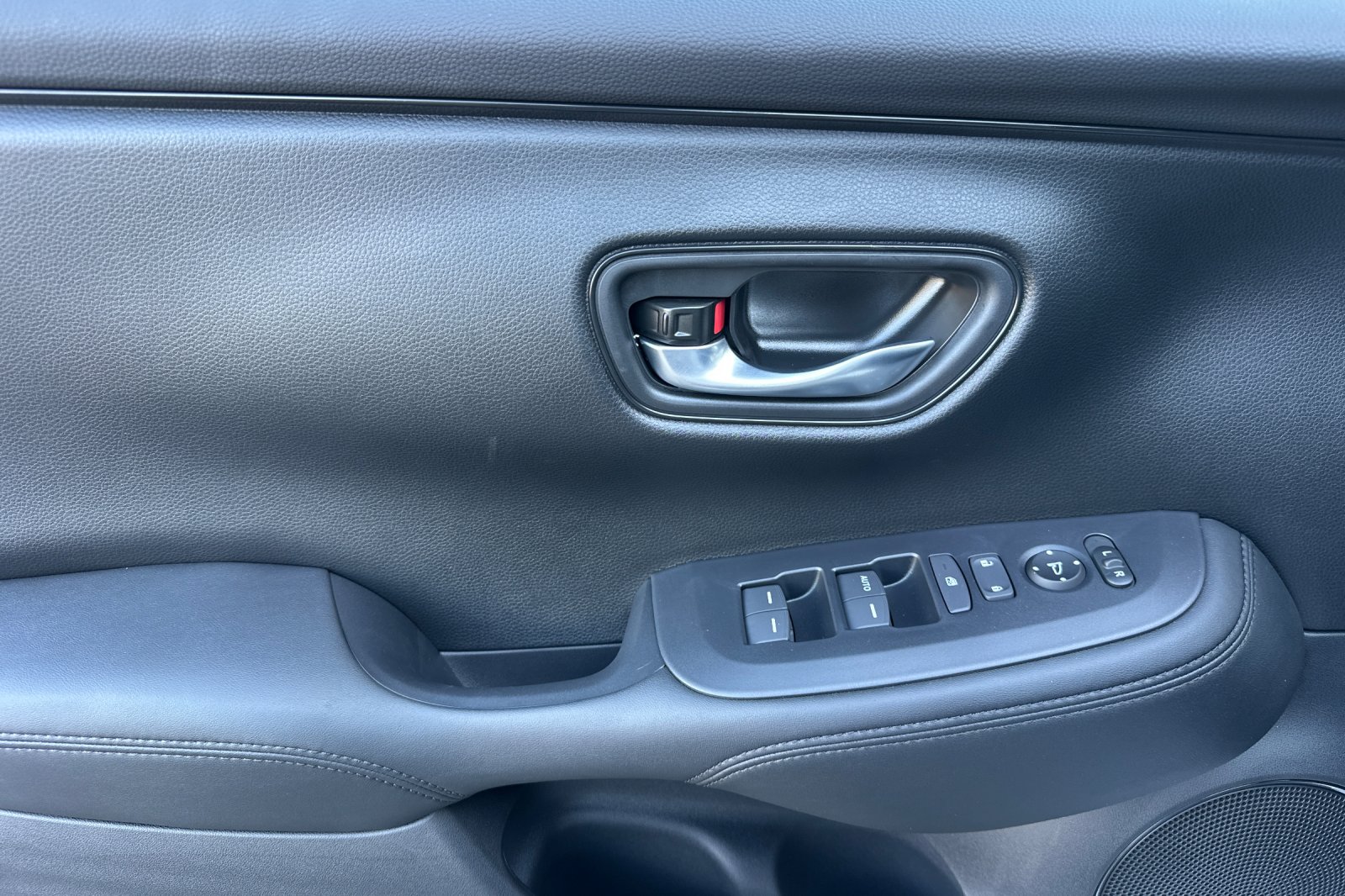 2026 Honda HR-V LX photo 9