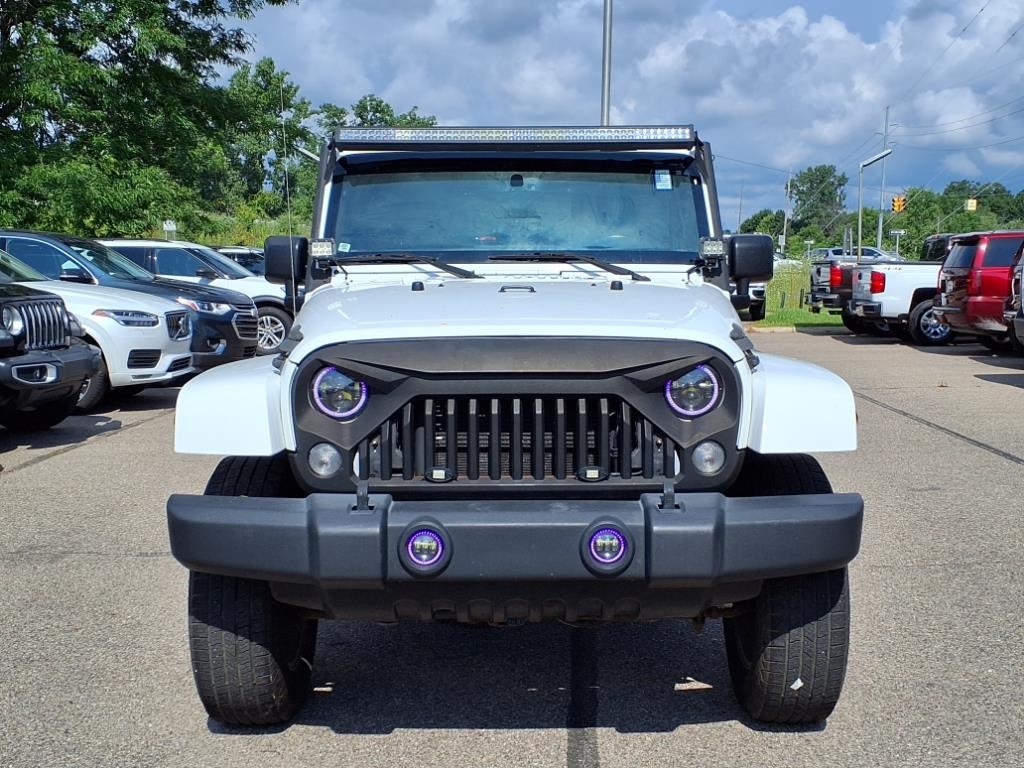 2015 Jeep Wrangler Unlimited Sahara photo 2