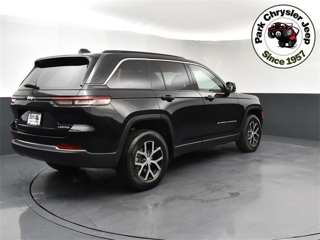 2025 Jeep Grand Cherokee Limited photo 3