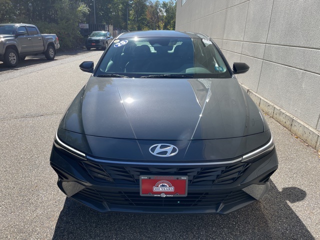 2025 Hyundai Elantra SEL Sport photo 2
