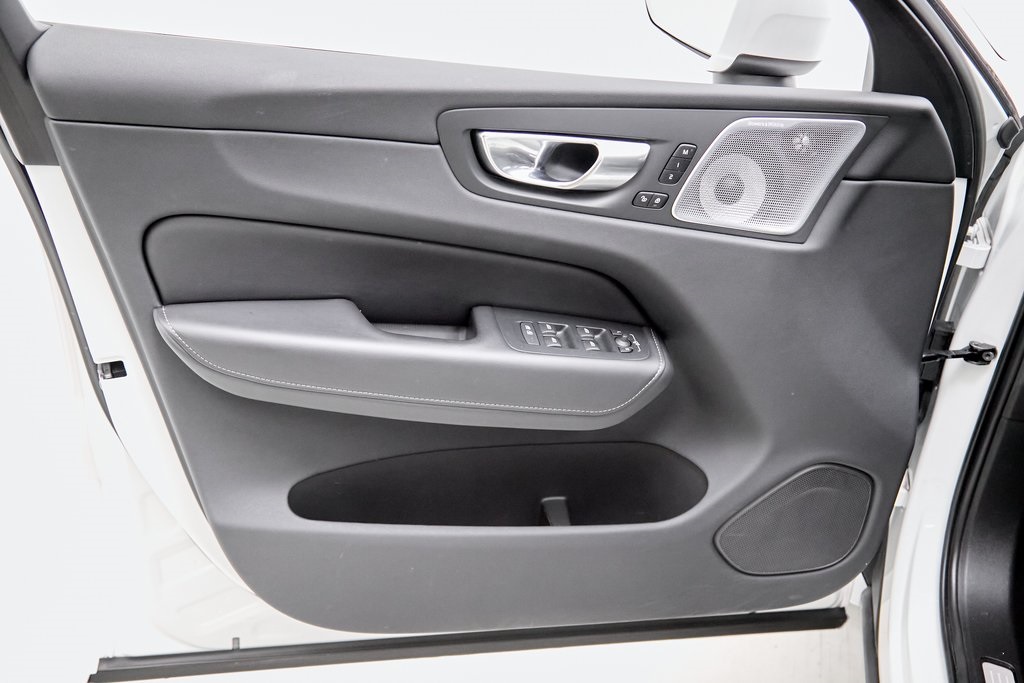 2023 VOLVO XC60 - Image 10