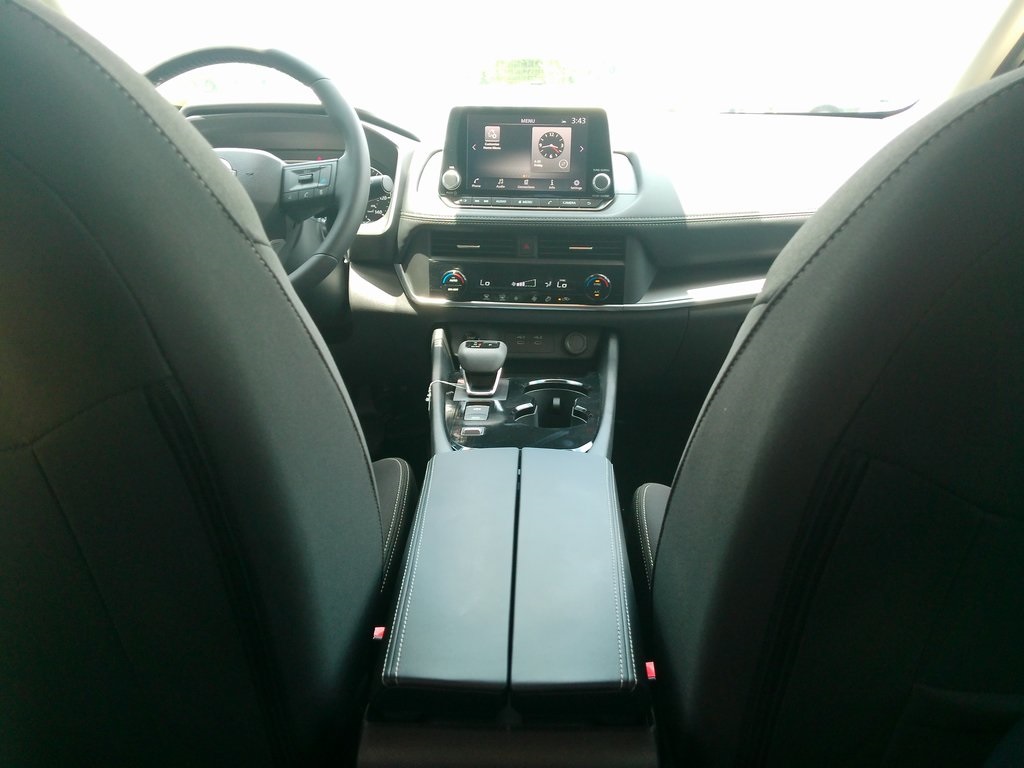 2025 Nissan Rogue SV photo 21