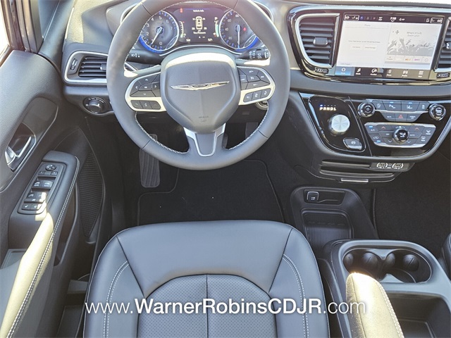 2025 Chrysler Voyager LX photo 6
