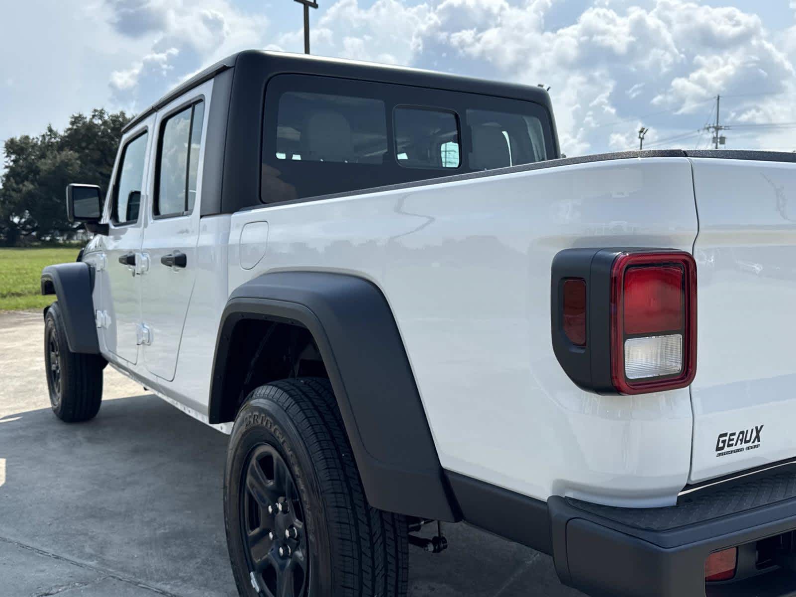 2025 Jeep Gladiator Sport photo 7