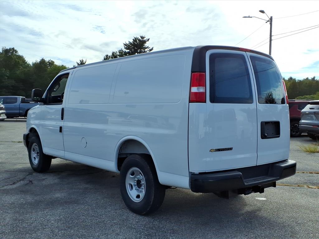 2025 Chevrolet Express Cargo 3500 photo 7