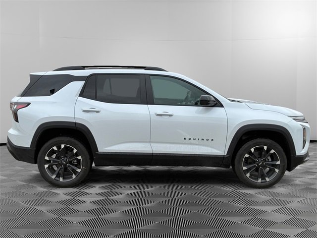 2026 Chevrolet Equinox RS photo 2