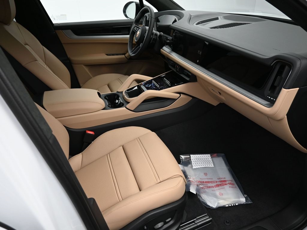 2026 Porsche Cayenne GTS photo 8