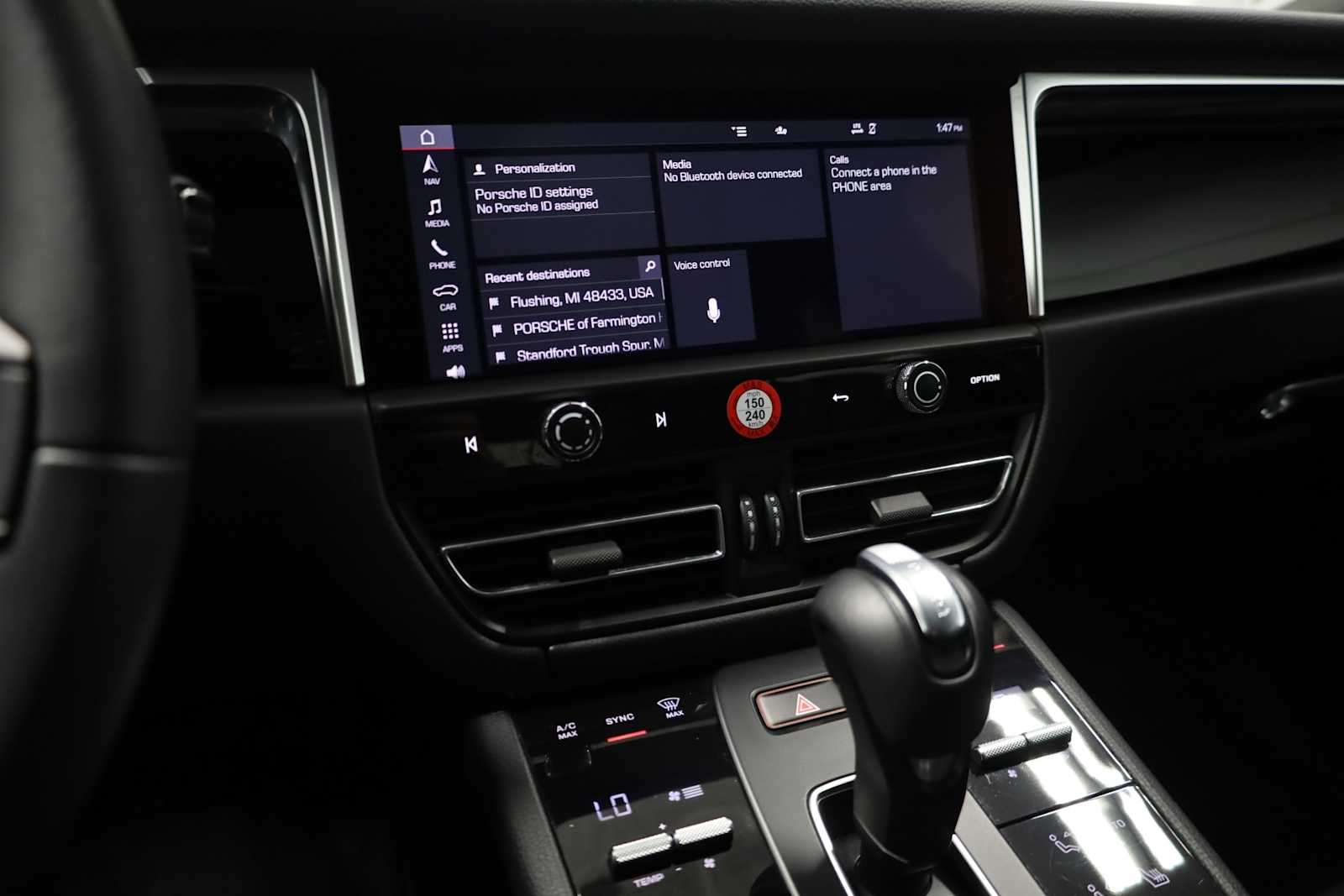 2024 Porsche Macan T photo 28