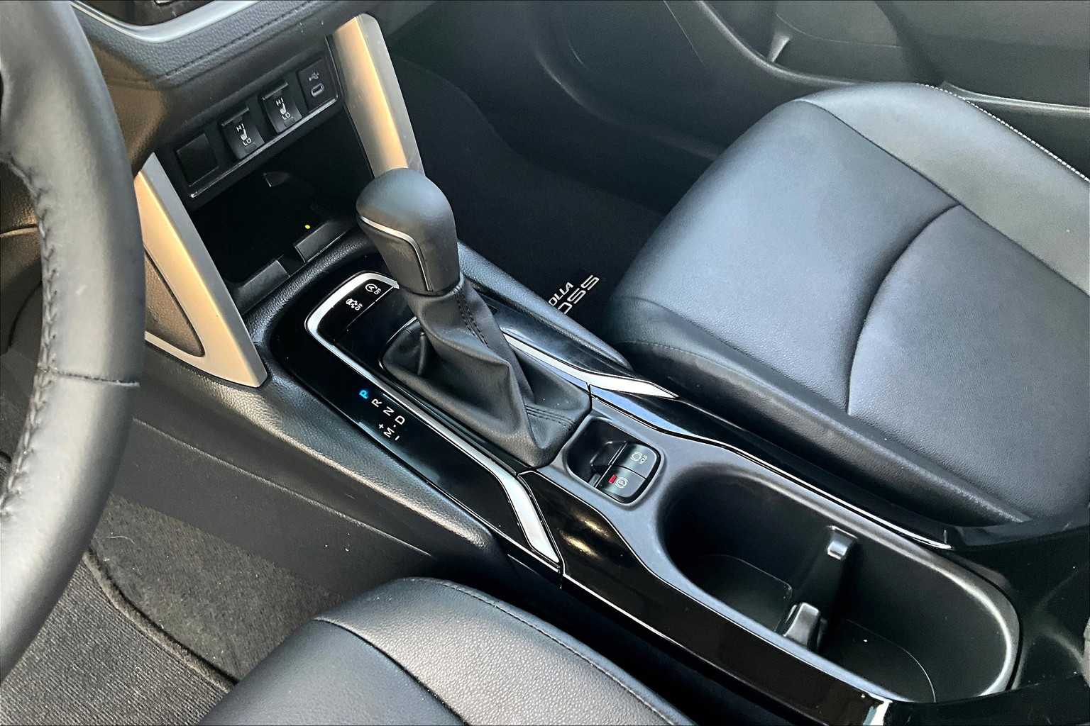2024 Toyota Corolla Cross XLE photo 16