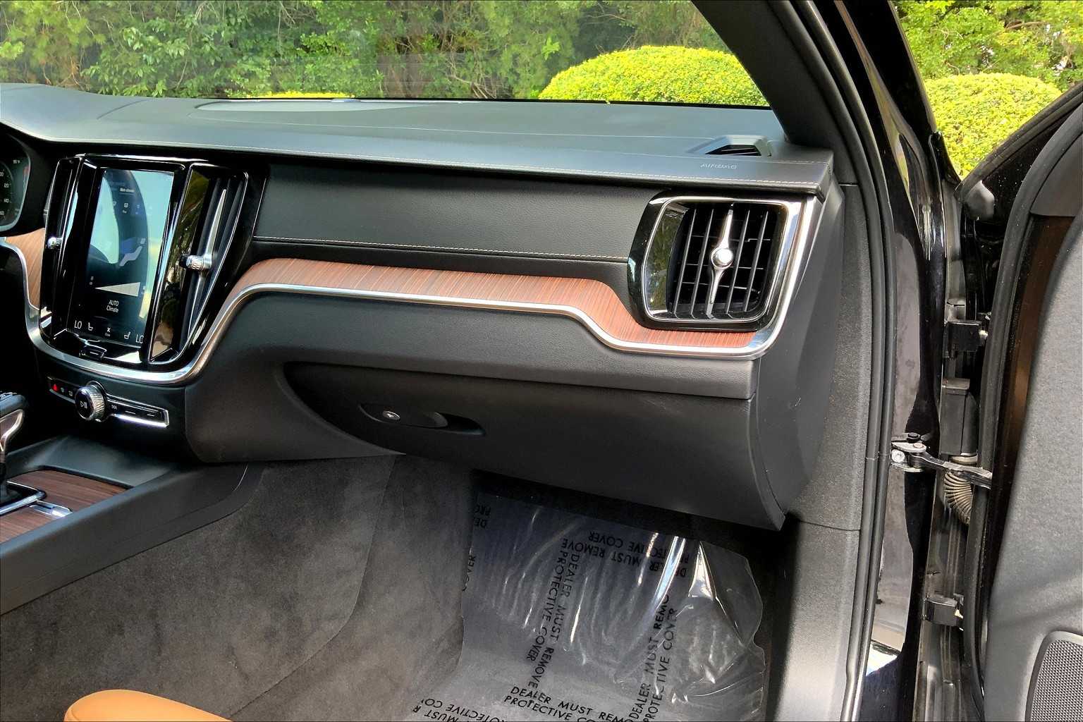 2020 Volvo V60 Cross Country photo 11