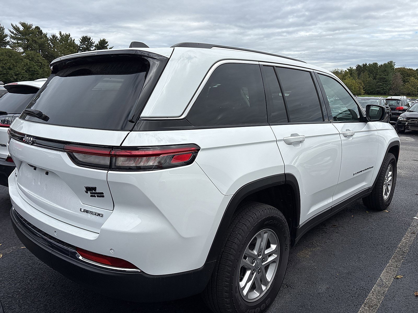 2024 Jeep Grand Cherokee Laredo photo 4