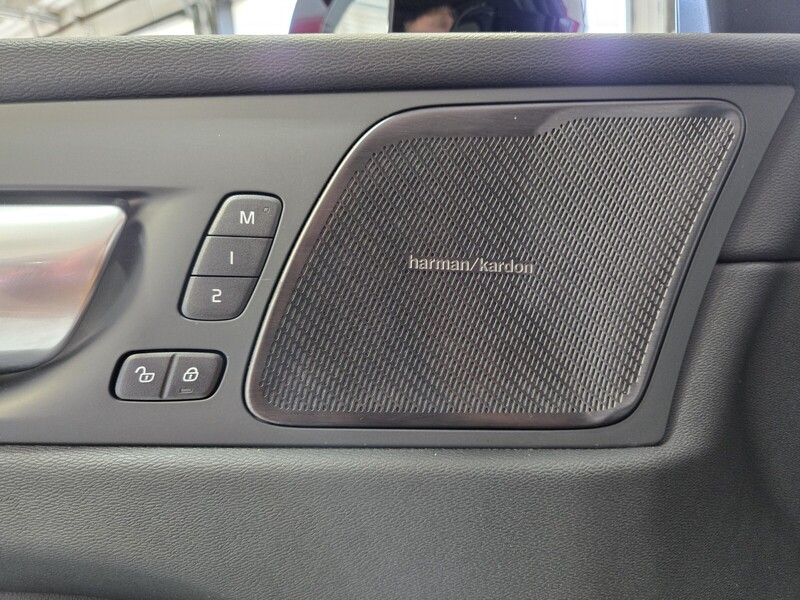 2024 Volvo XC60 B5 Plus photo 40