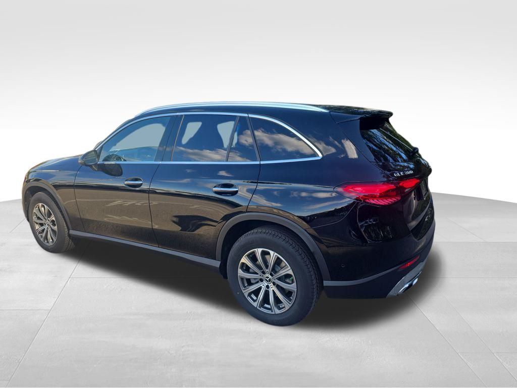 2026 Mercedes Benz GLC 300 4MATIC photo 3