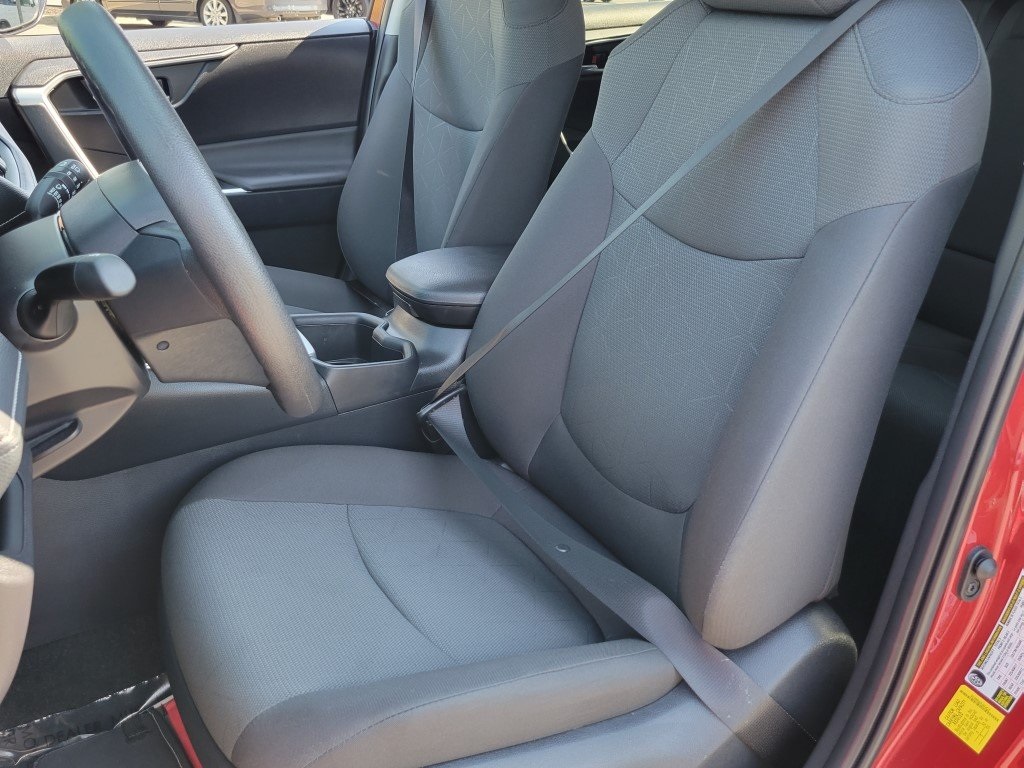 2024 Toyota RAV4 XLE photo 4