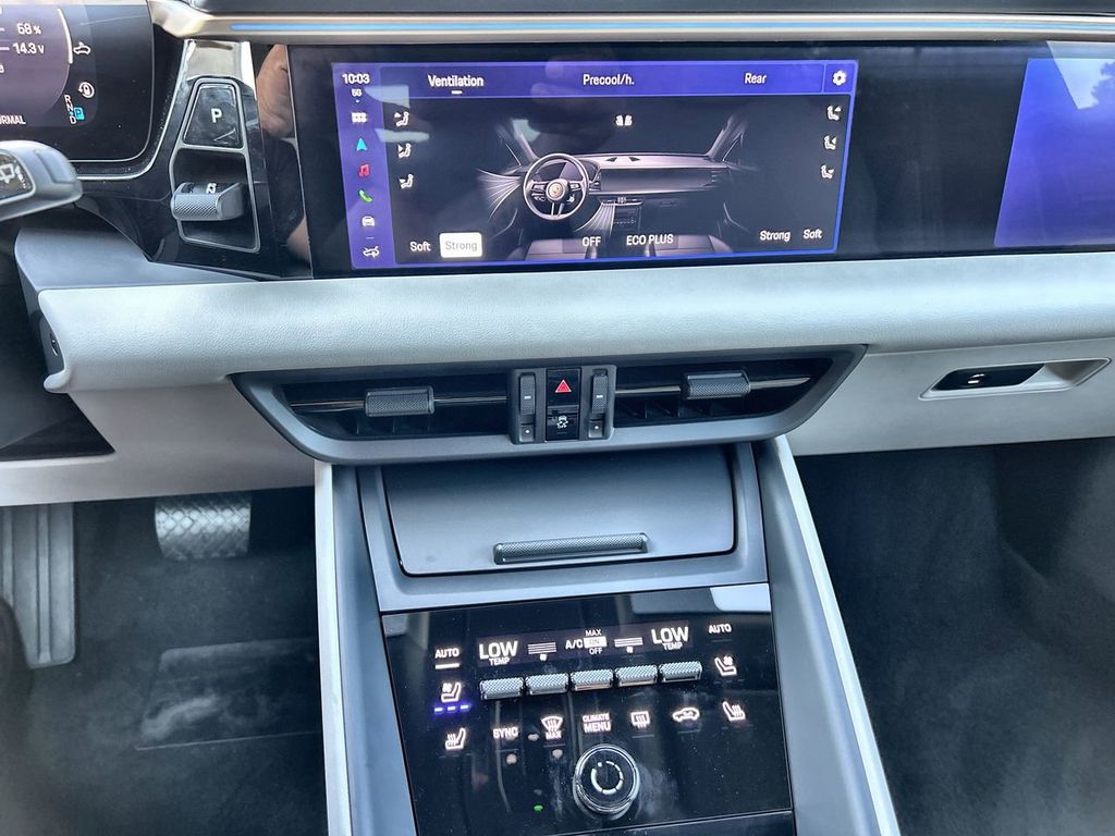 2024 Porsche Macan Electric 4 photo 22