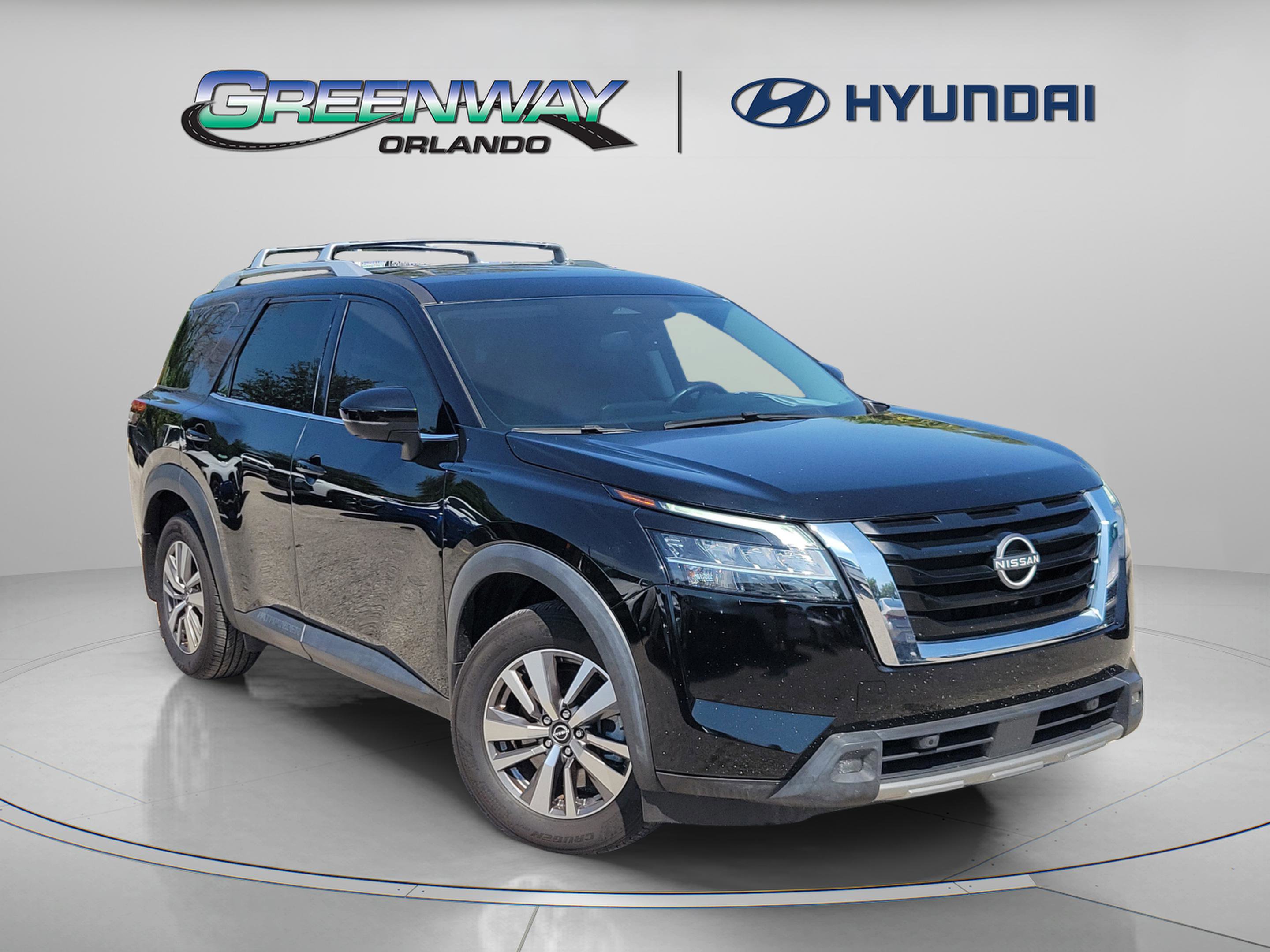 2022 Nissan Pathfinder SL photo 2
