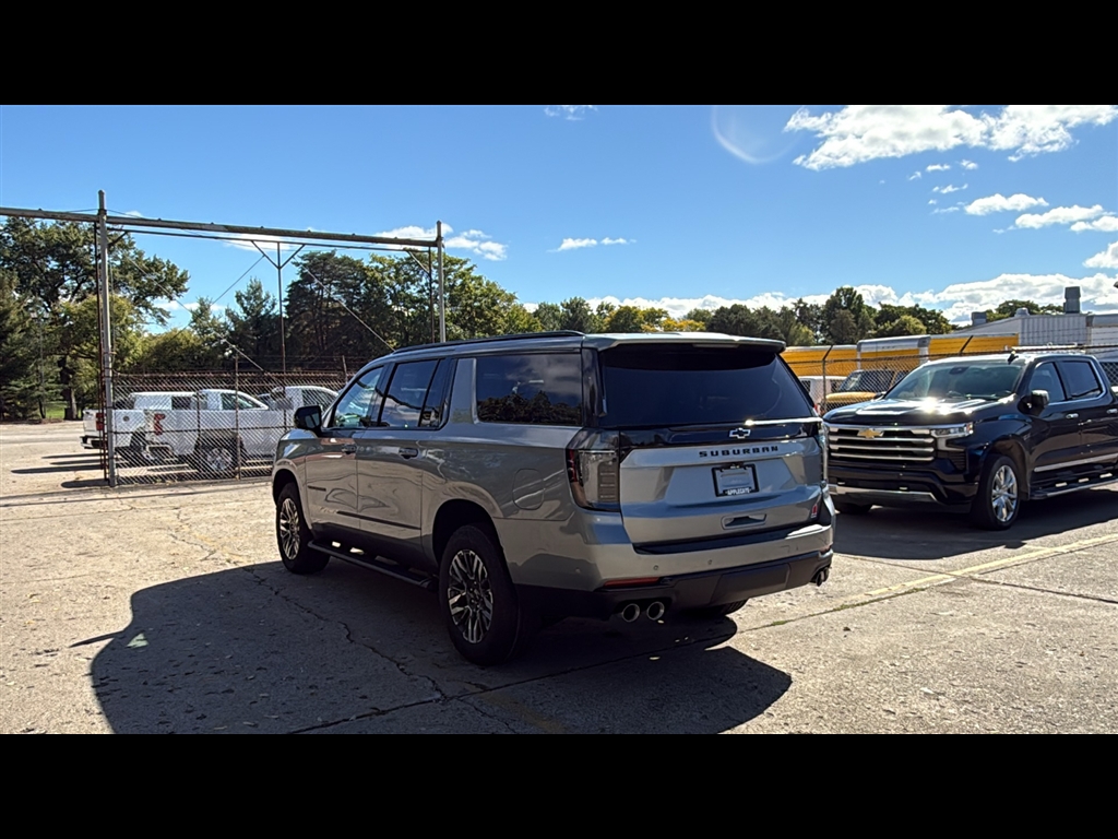 2025 Chevrolet Suburban Z71 photo 3
