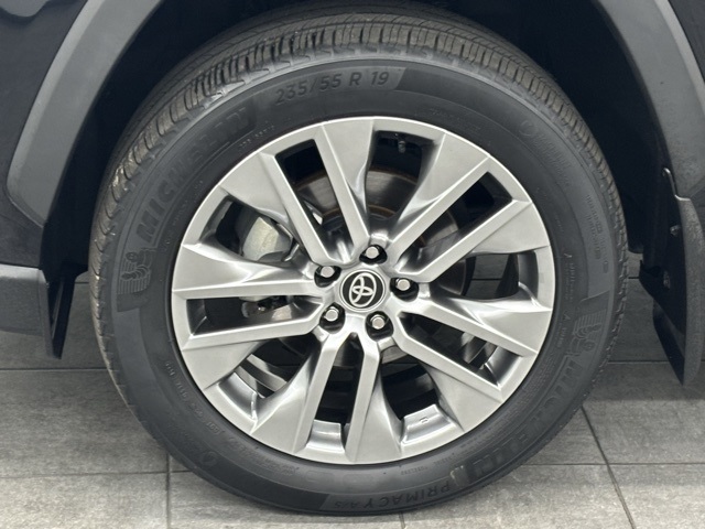 2022 Toyota RAV4 XLE Premium photo 4