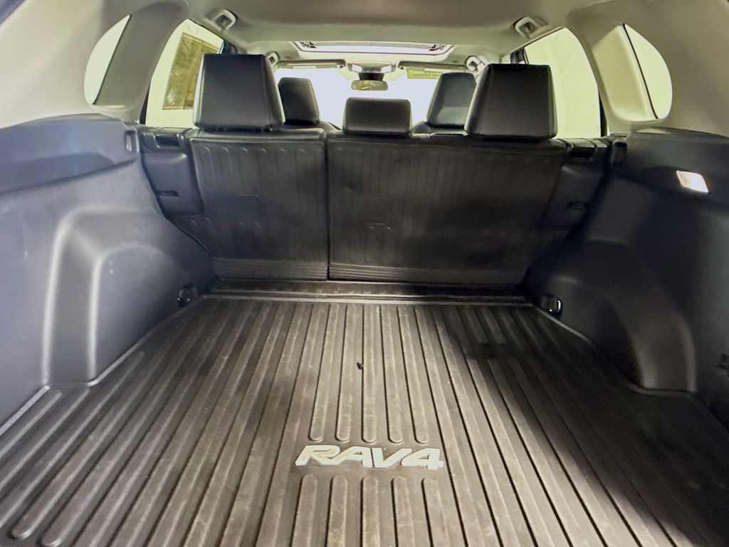 2023 Toyota RAV4 XLE Premium photo 22