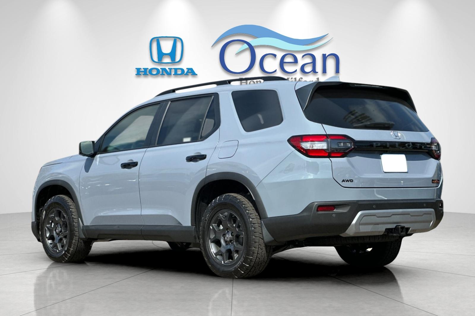 2025 Honda Pilot TrailSport photo 2