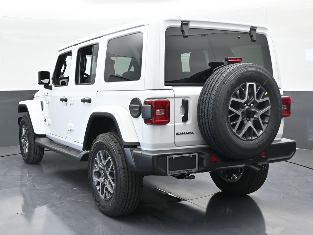 2025 Jeep Wrangler Sahara photo 4