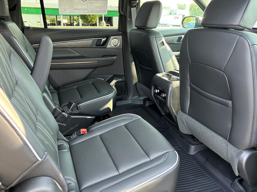 2026 Buick Enclave Avenir photo 17