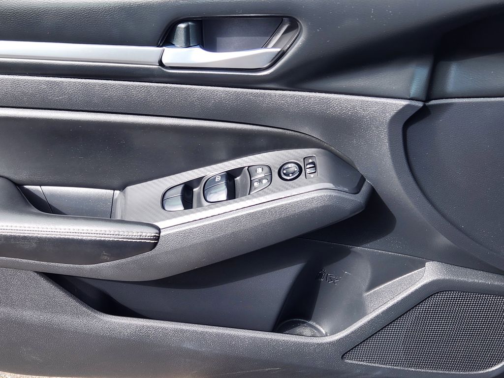 2022 Nissan Altima 2.5 SV photo 11