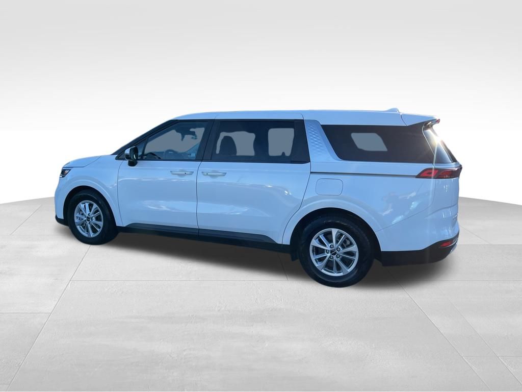 2022 Kia Carnival LXS photo 3