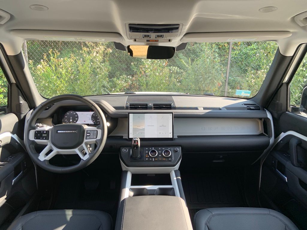 2025 Land Rover Defender 110 S photo 21