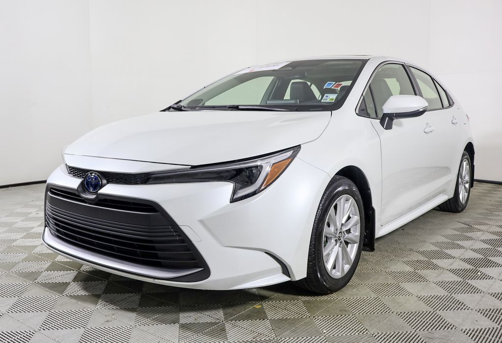 2024 Toyota Corolla Hybrid XLE photo 2