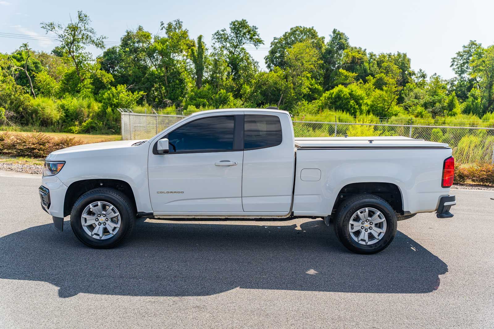 2022 Chevrolet Colorado LT photo 2