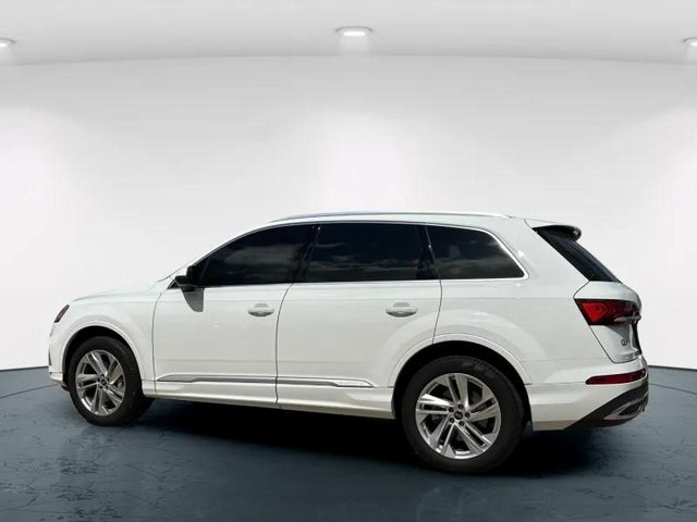 2023 Audi Q7 45 Premium photo 4
