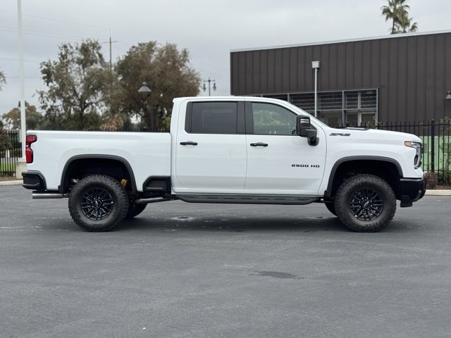 2026 Chevrolet Silverado 2500HD ZR2 photo 4