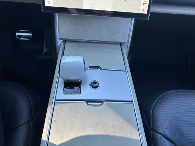 2025 Land Rover Range Rover SV photo 23