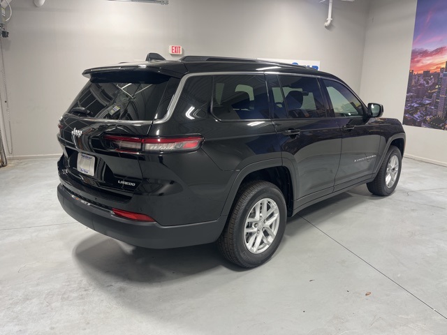 2025 Jeep Grand Cherokee Laredo photo 4