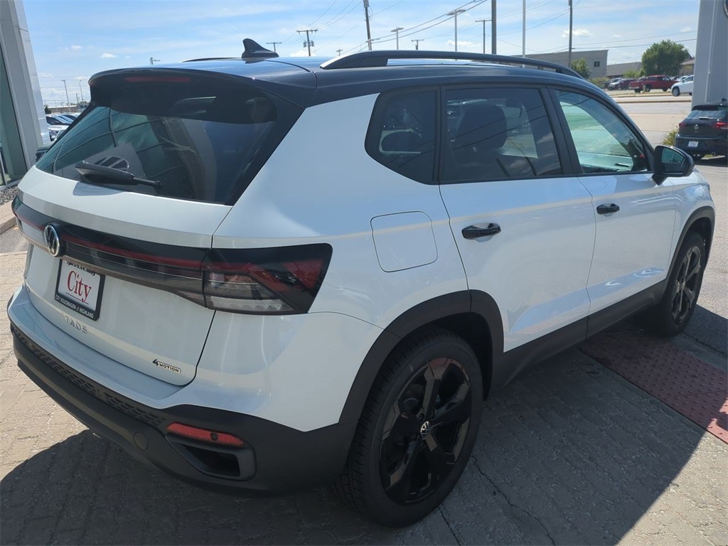 2025 Volkswagen Taos SE photo 3