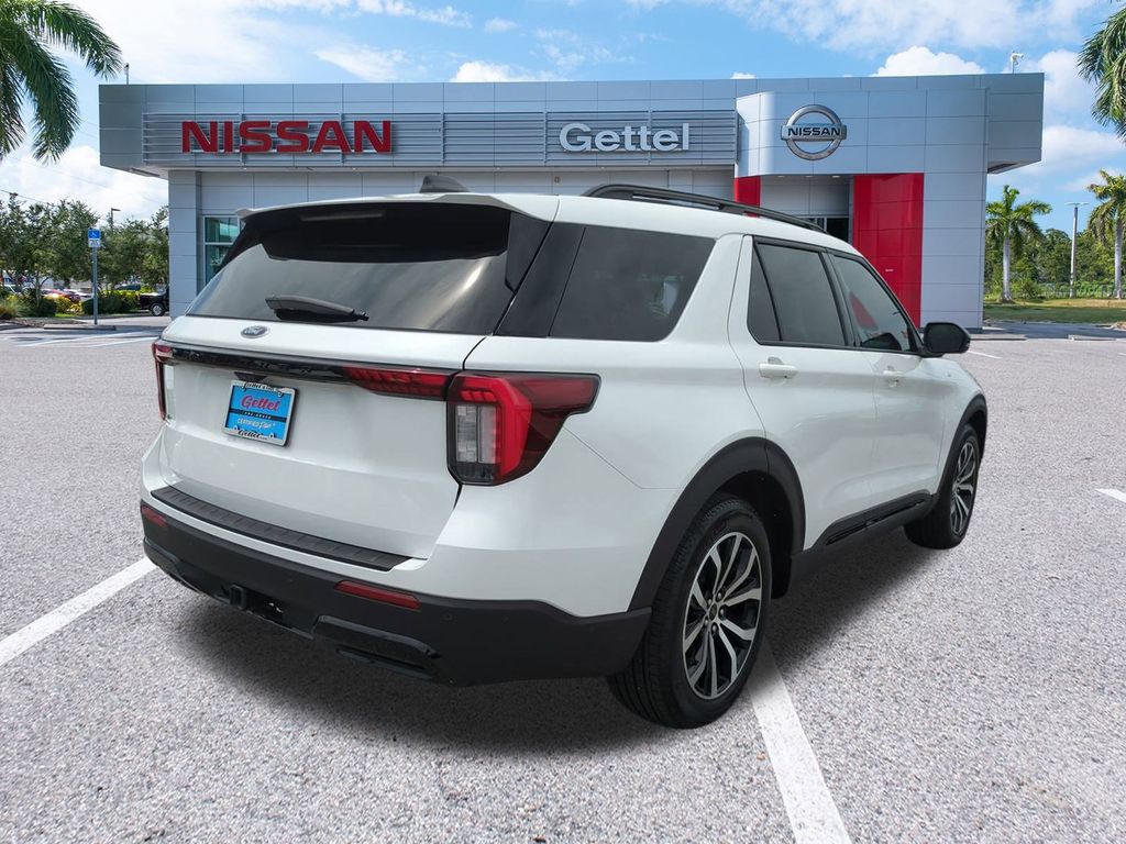 2025 Ford Explorer ST-Line photo 4