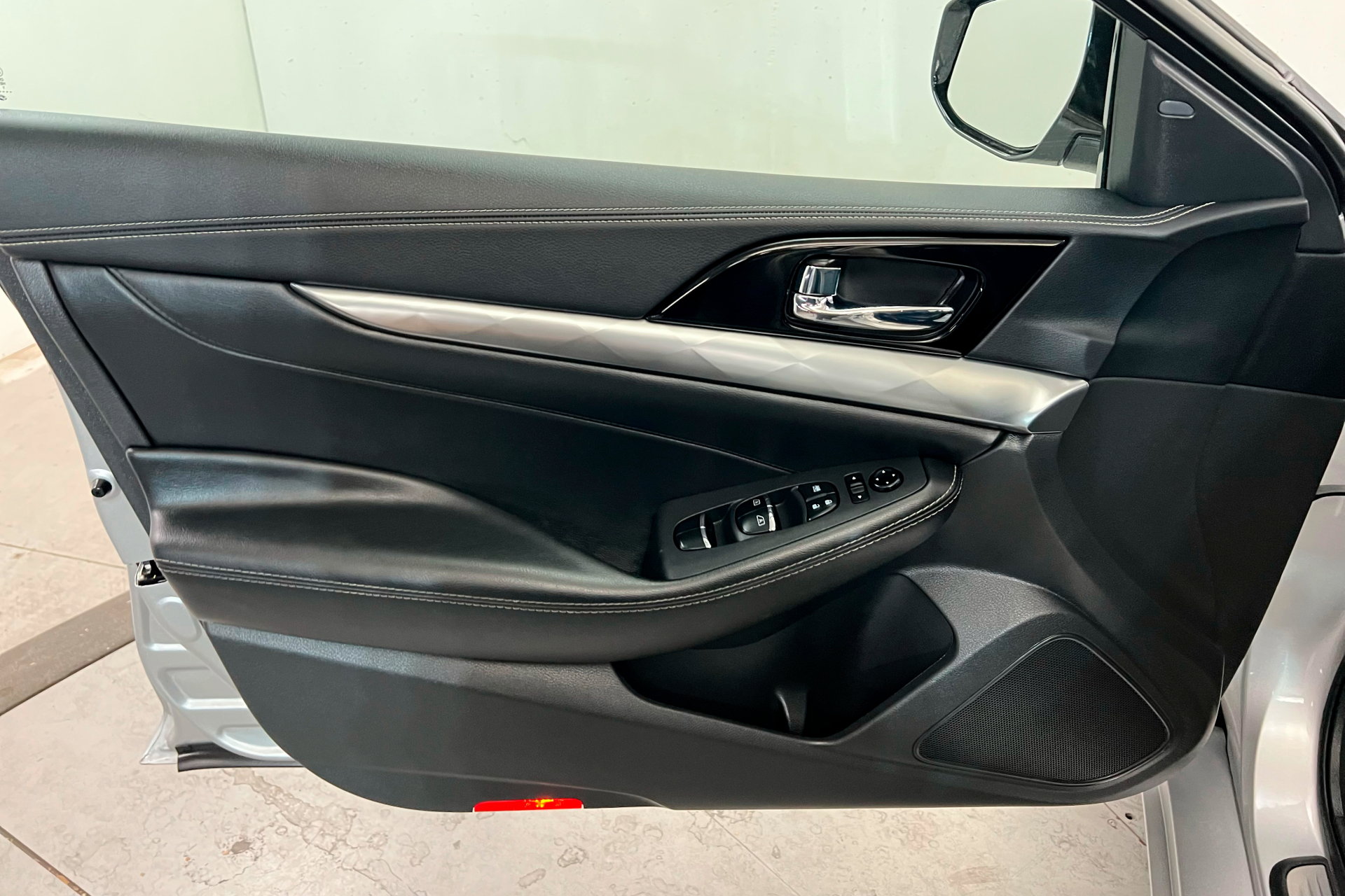 2023 Nissan Maxima SV photo 14