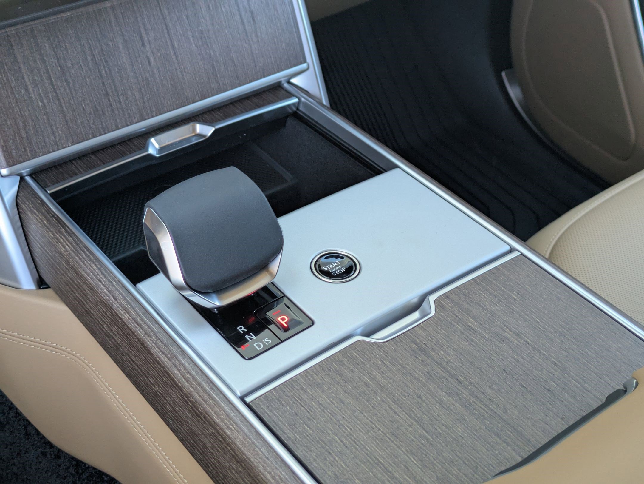 2025 Land Rover Range Rover SE photo 12