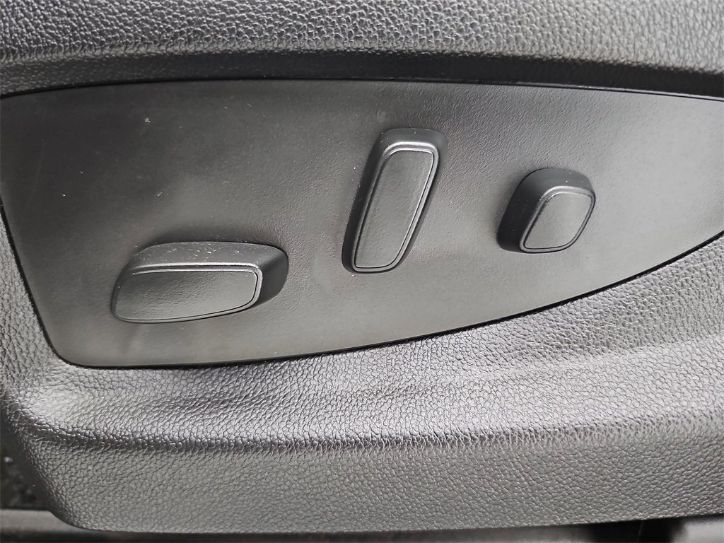 2018 Chevrolet Tahoe LT photo 34