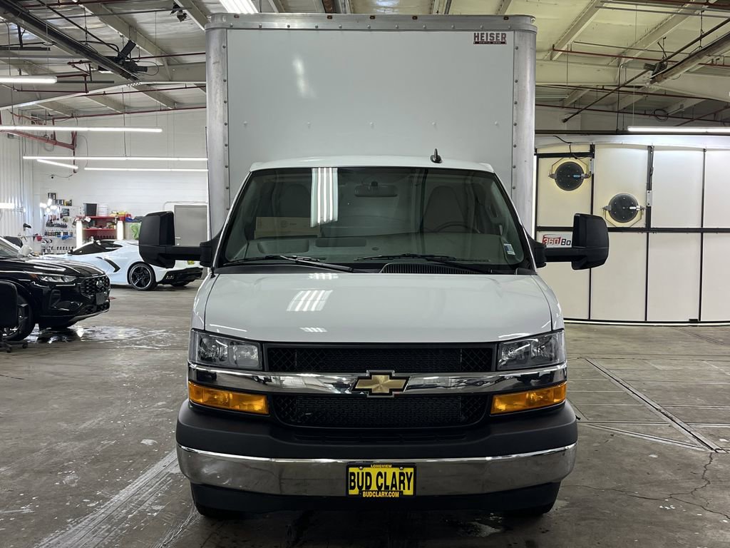 2024 Chevrolet Express Cutaway 3500 photo 2