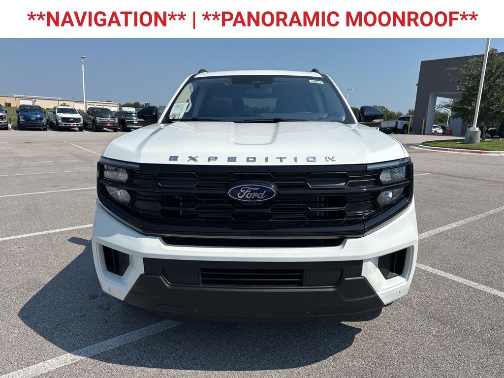 2025 Ford Expedition photo 2