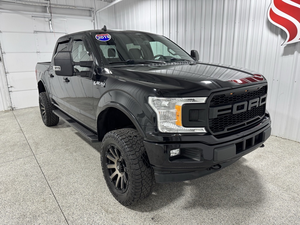 2019 Ford F-150 XLT photo 2