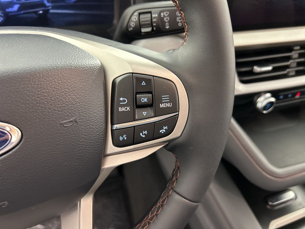2025 Ford Explorer photo 12