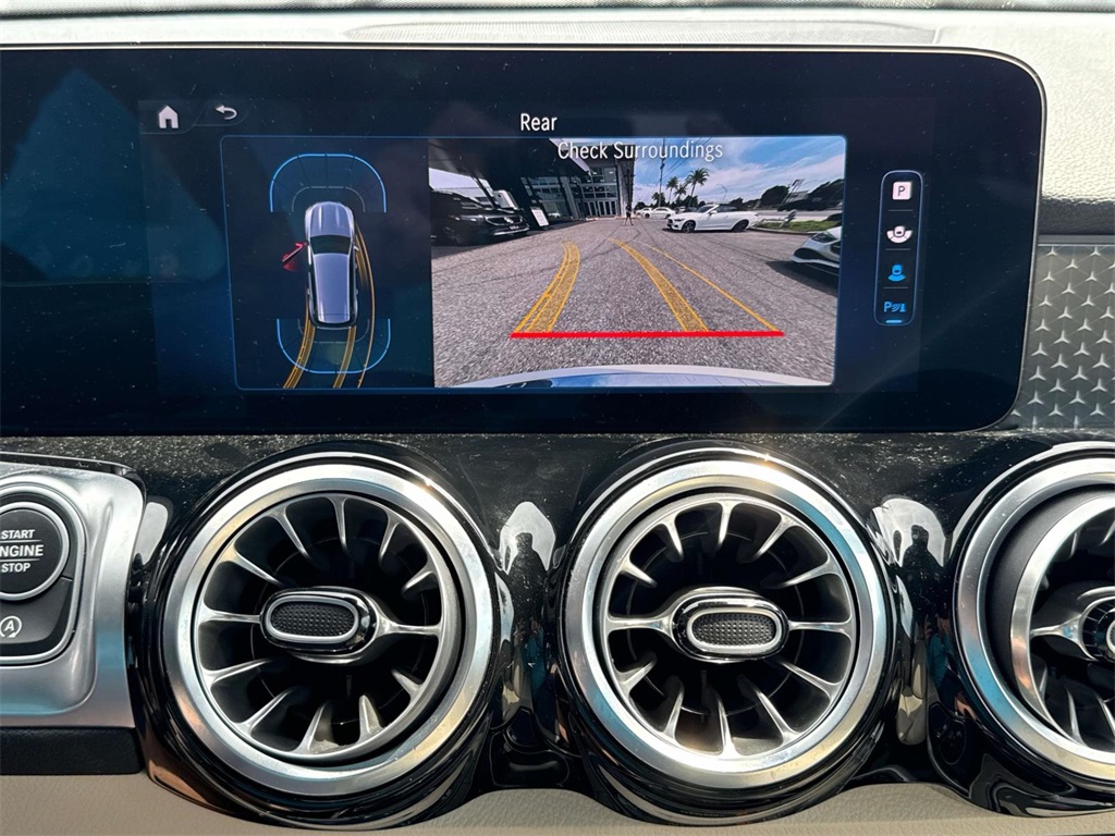 2025 Mercedes Benz GLB 250 photo 26
