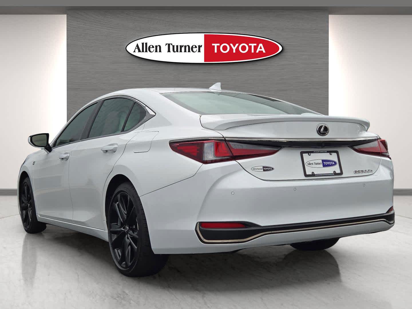 2024 Lexus ES F SPORT Handling photo 4