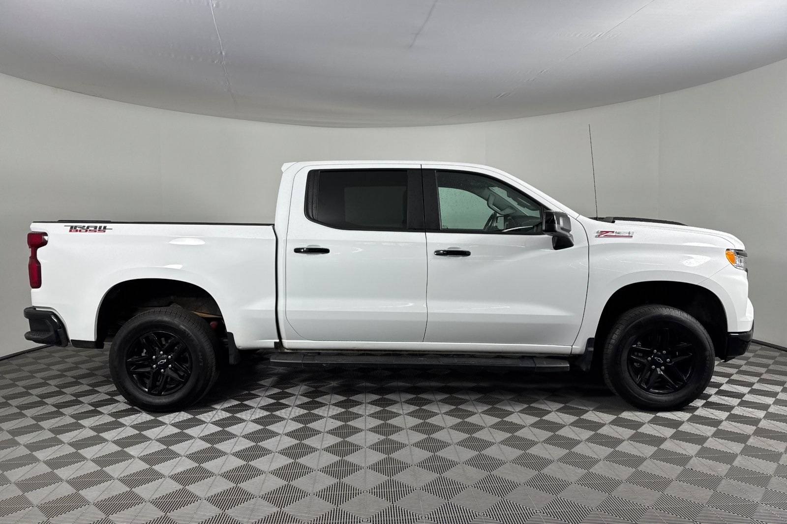 2023 Chevrolet Silverado 1500 LT Trail Boss photo 2